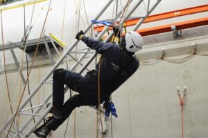 Formation travaux et positionnement sur cordes – techniques de travail en hauteur sécurisées
