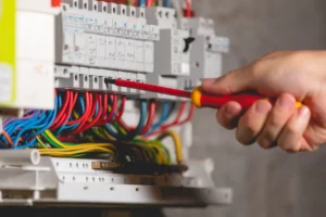 Formation à l’habilitation électrique H0B0 pour personnel non électricien